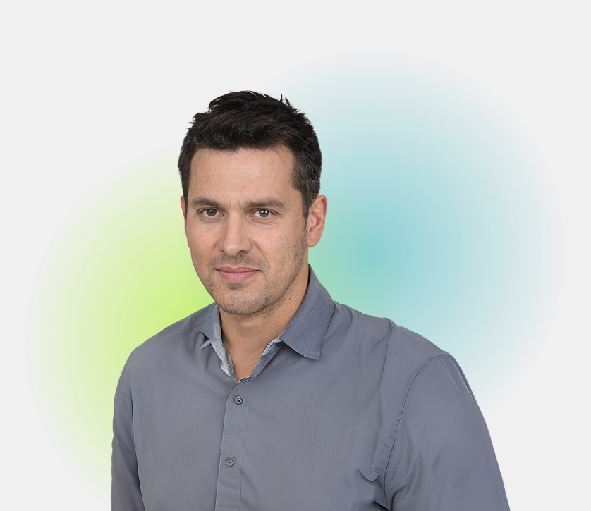 Noam Lamdan - Sales representative with over 20 years of experience